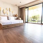 فندق Khai 4*